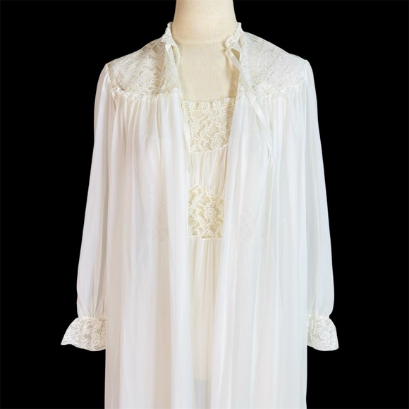 Vintage 60s White Lace Nightgown Peignoir Robe Set - Picture 2 of 11